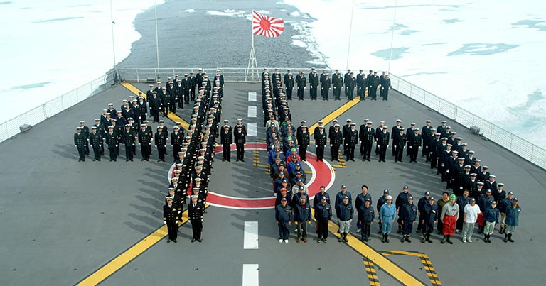 南極観測船しらせ